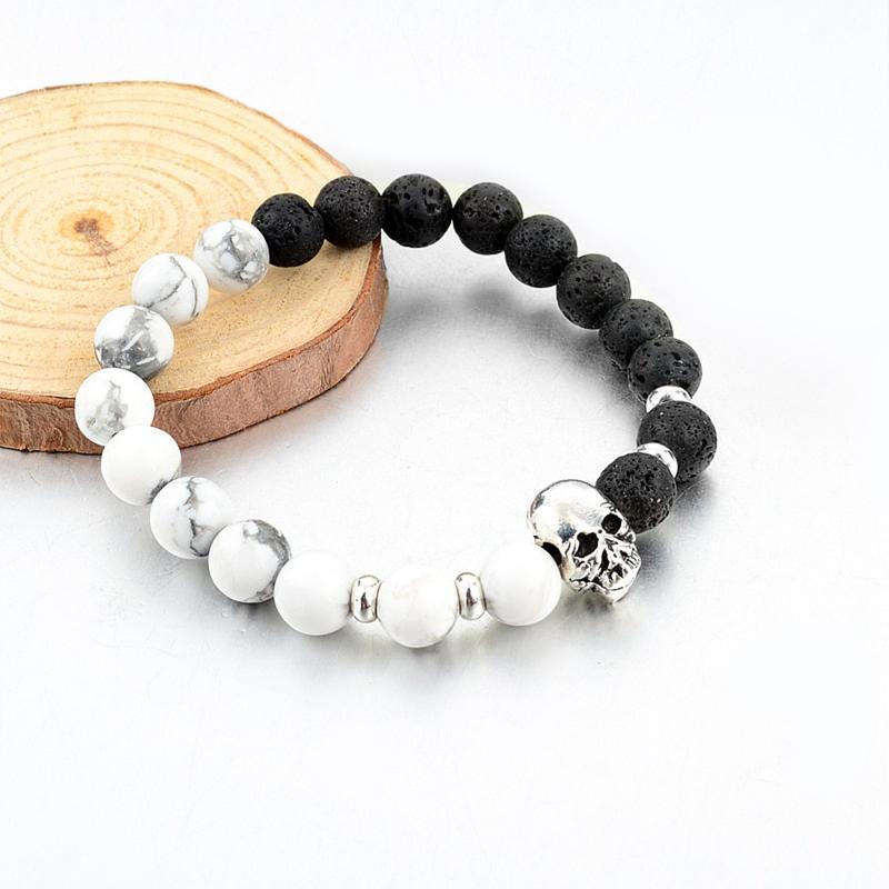 Vit Och Svart Armband Med Dödskalle