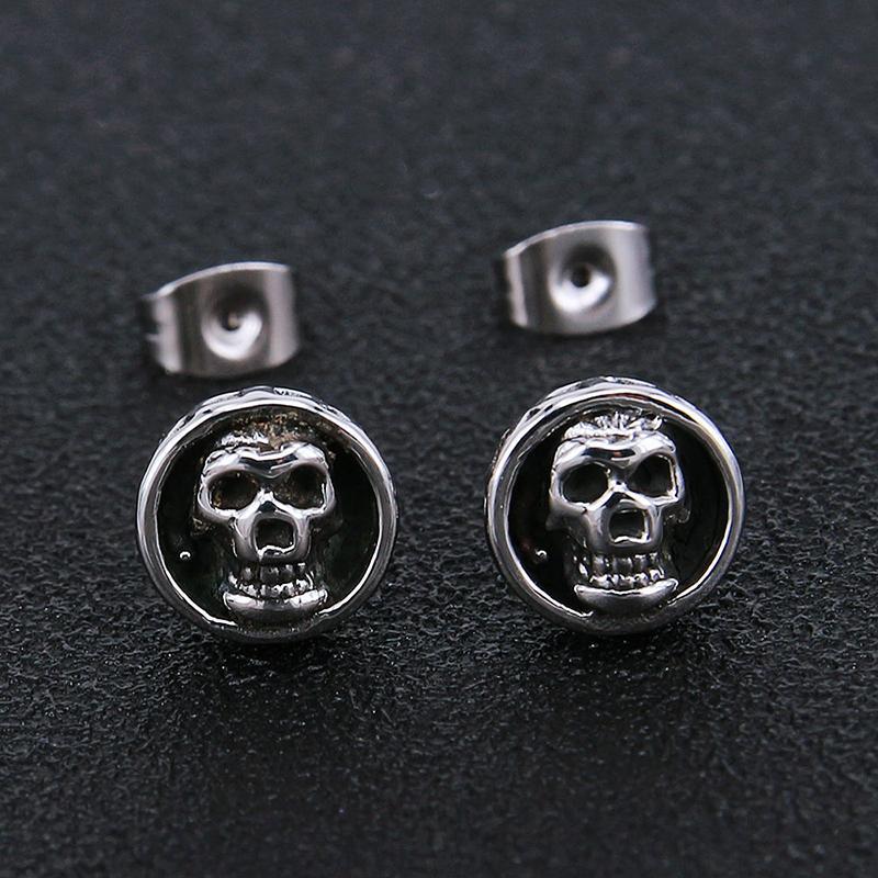 Stålörhängen Med Dödskallar