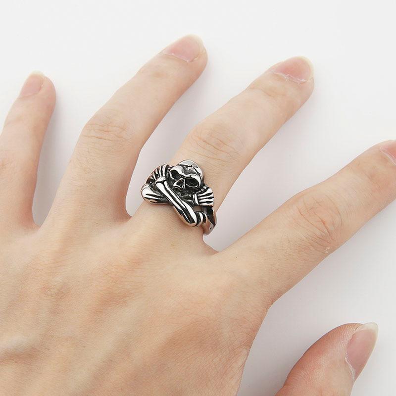 Dödskallering Crossed Arms (Stål)