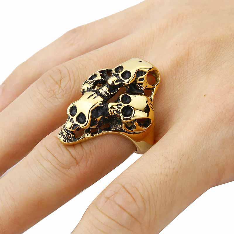 Dödskallering Four Skulls (Guldstål)