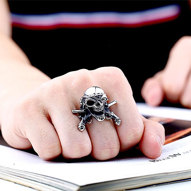 Dödskallering Jolly Roger (Stål)