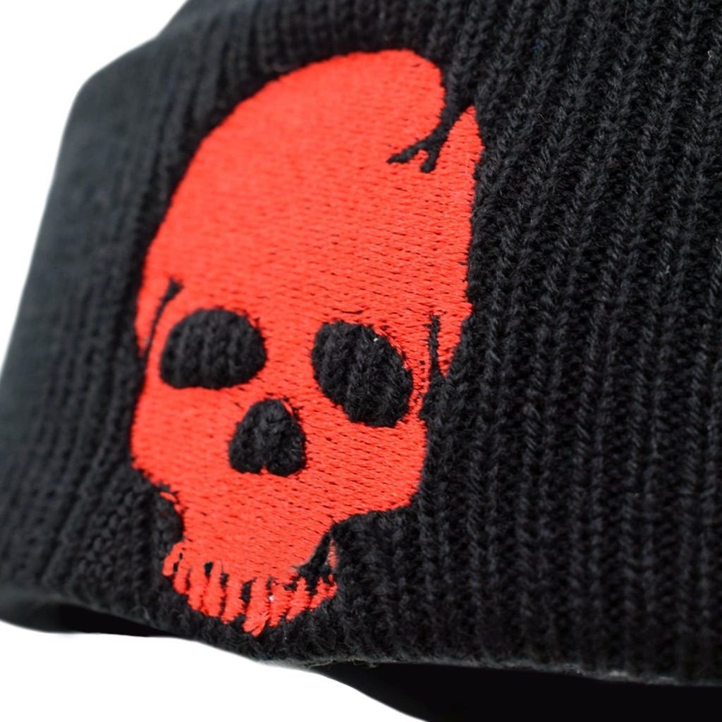 Mössa Med Röd Broderad Dödskalle