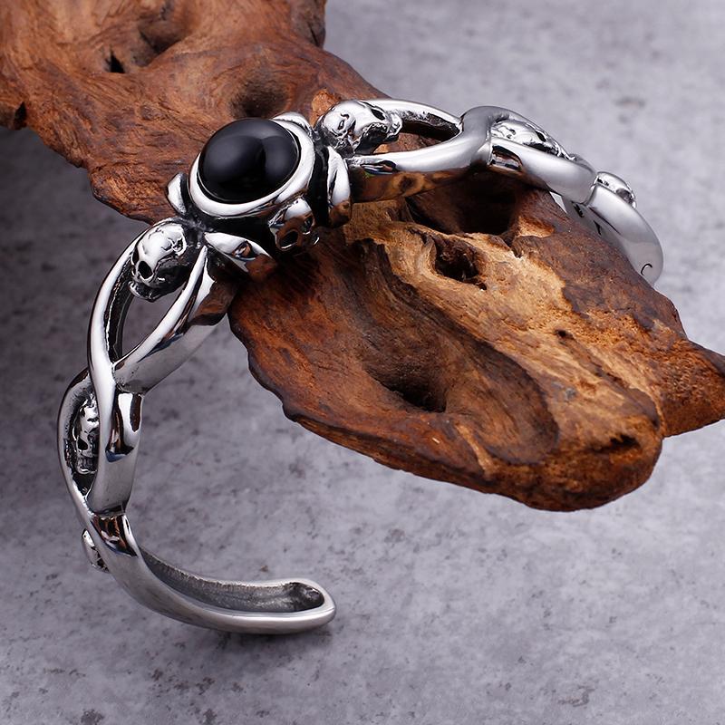 Gothic Stålarmband Med Svart Sten