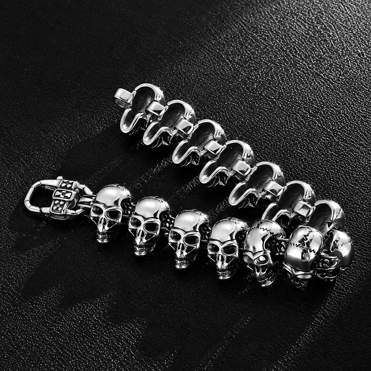 Biker Armband Med Dödskallar