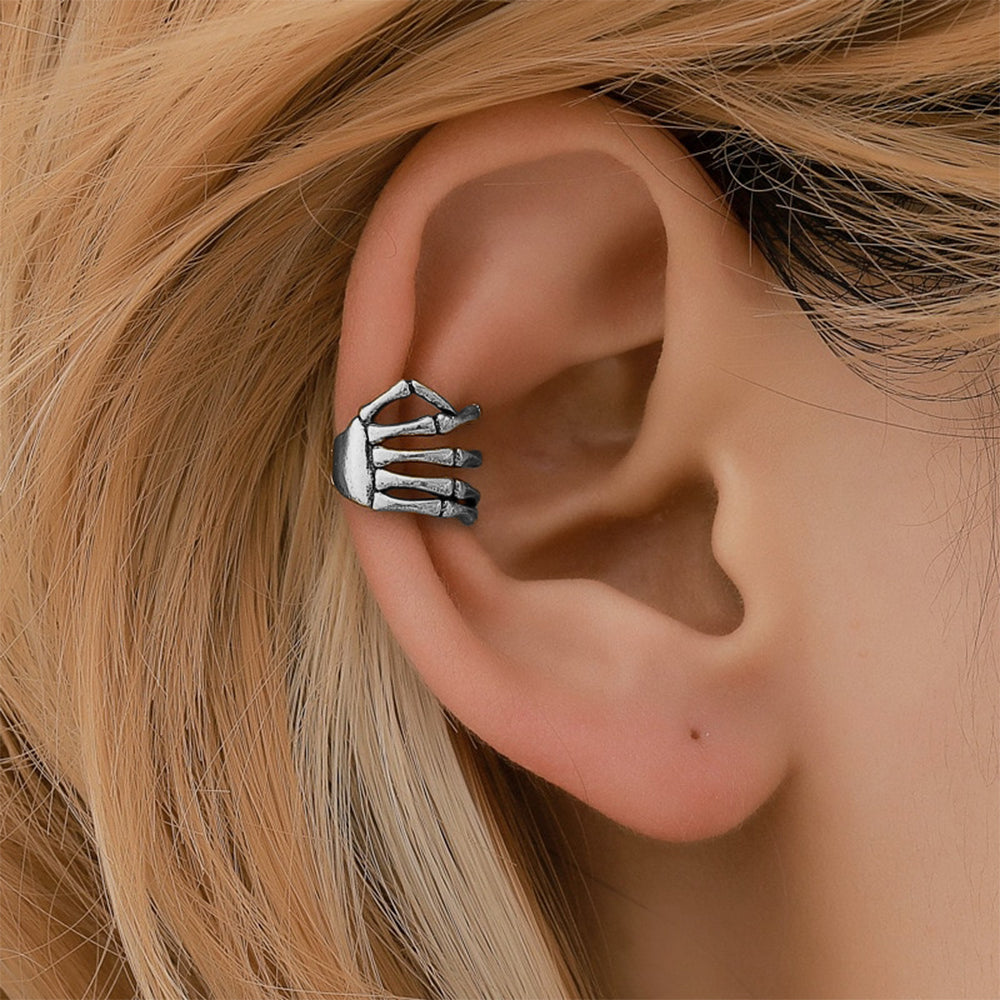 Silverfärgad Ear Cuff Skeletthand