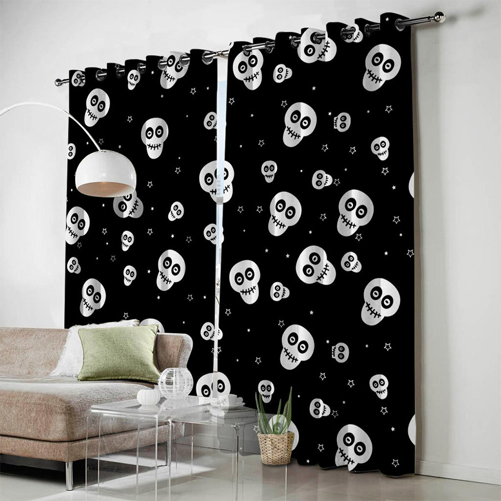 Svarta Gardiner Med Söta Vita Skallar