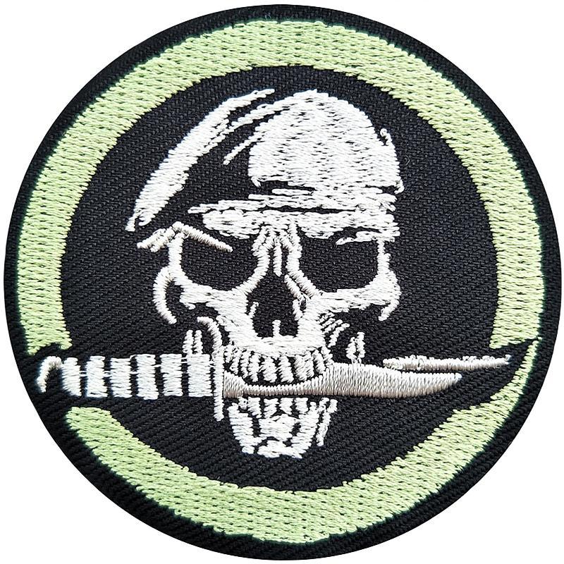 Dödskalle Med Kniv Tygmärke