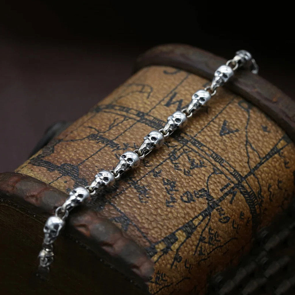 Silverfärgat armband med dödskallar av äkta sterling silver 925