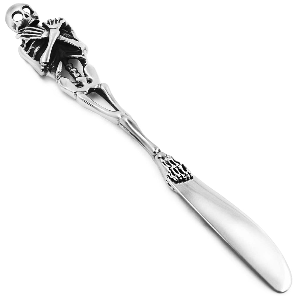Silverfärgad bordskniv i rostfritt stål föreställande ett skelett