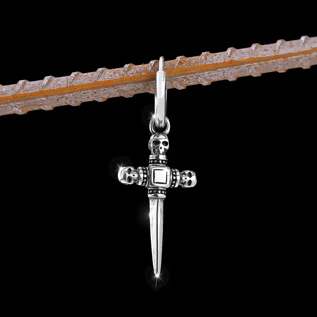 Hoops med svärd-kors-dekorerat med tre dödskallar