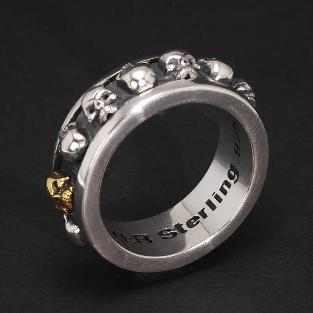 Snurrbar spinner ring i sterling silver med dödskallar runtom