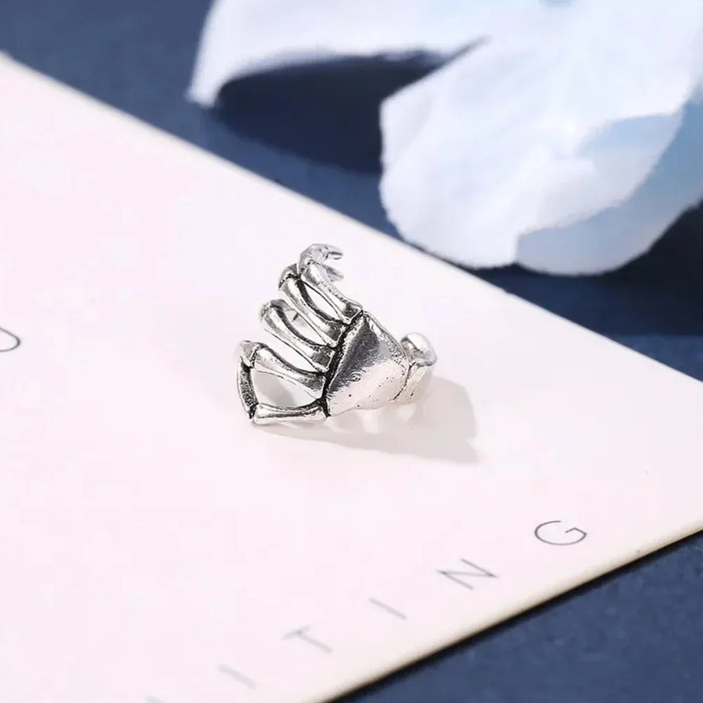 Ear Cuff Skeletthand Silver