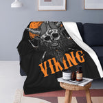 Svart Filt Med Dödskalle Från Viking